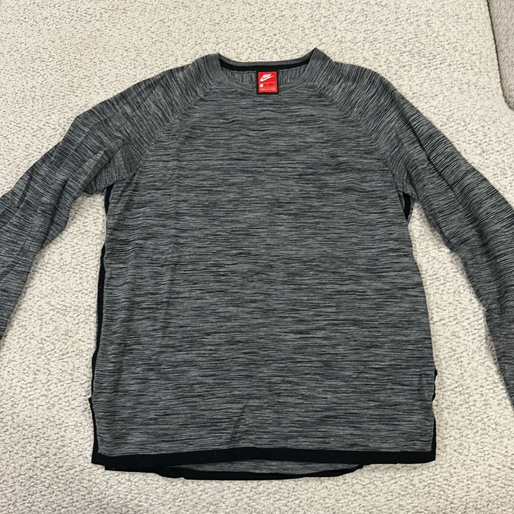 Men’s Nike Techknit Long Sleeve Shirt Size Large